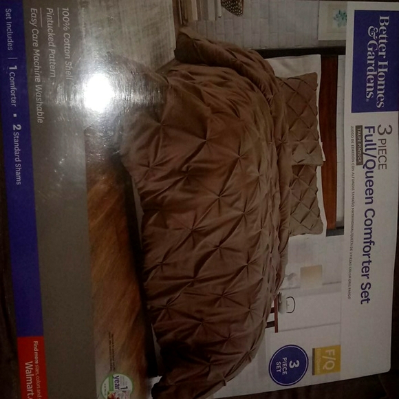 Didn't go with my room color - Picture 1 of 2